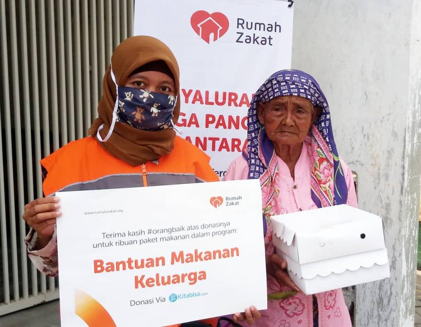 Rumah Zakat salurkan sedekah pangan untuk warga desa terpencil di Sidoarjo.