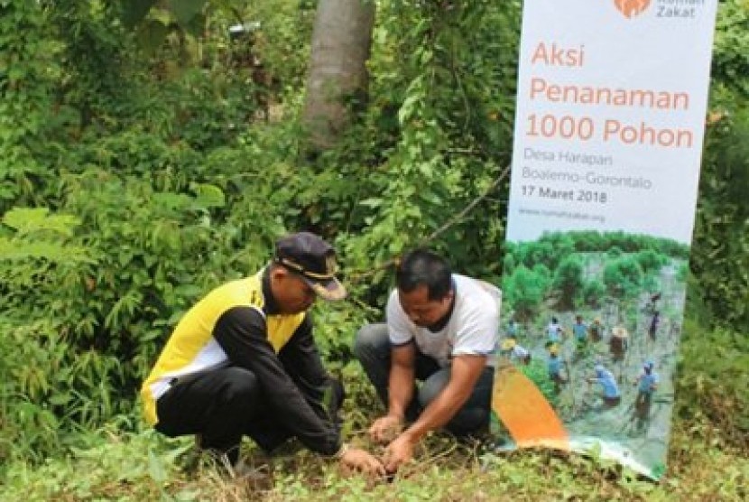 Rumah Zakat Tanam Seribu Pohon di Gorontalo