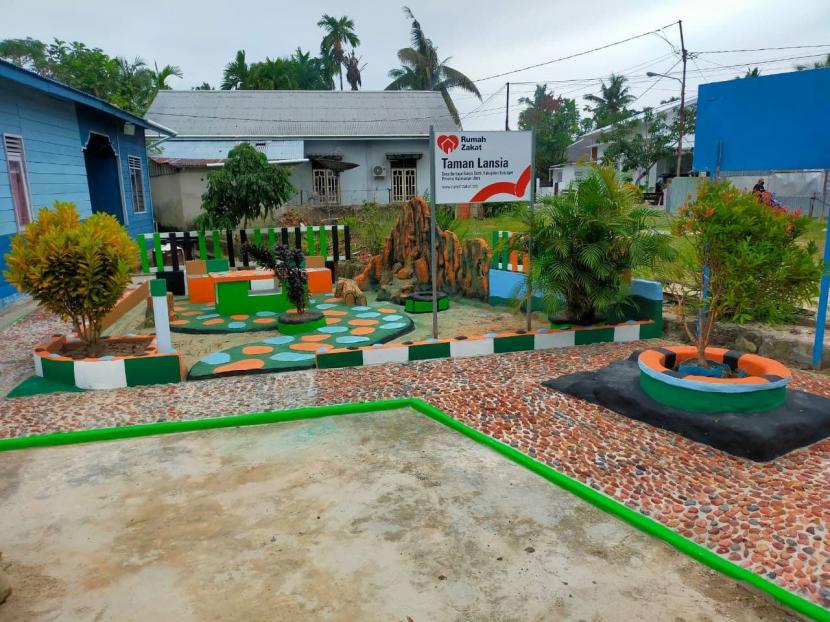 Rumah Zakat terus memaksimalkan program pemberdayaan terhadap masyarakat. Kali ini, Rumah Zakat mempersembahkan taman lansia Untuk Lansia di Desa Berdaya Bunyu Barat, Kabupaten Bulungan. Saat ini, proses pembangunan taman lansia ini masih 70 persen.