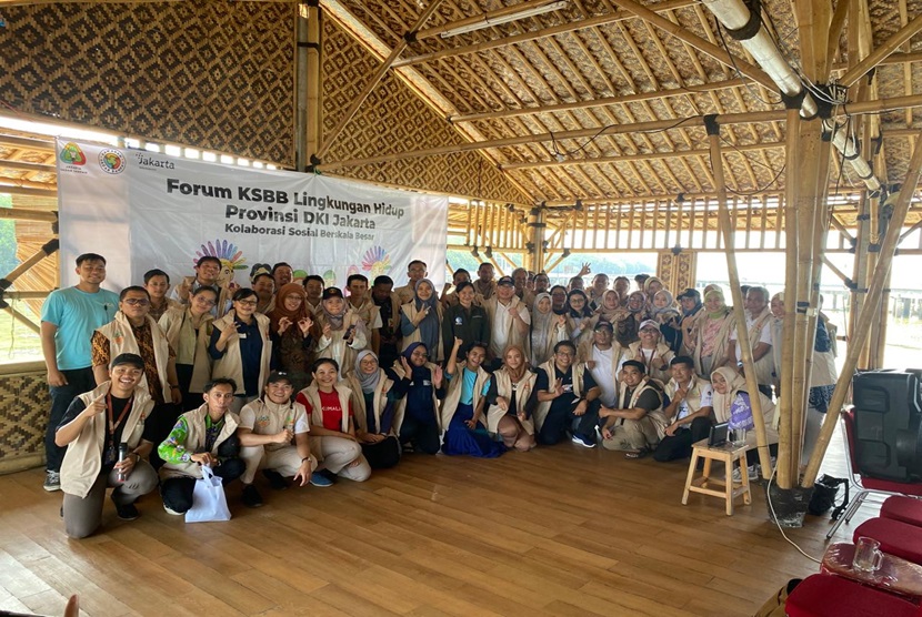 Rumah Zakat turut berpartisipasi dalam pertemuan tahunan Kolaborasi Sosial Berskala Besar (KSBB) Lingkungan Hidup Jakarta 2024, yang berlangsung selama dua hari. Acara ini dihadiri oleh berbagai perwakilan dari Lembaga Swadaya Masyarakat (LSM), badan usaha swasta, pemerintah, perbankan, serta Kementerian Koordinator Bidang Kemaritiman dan Investasi, Dinas Lingkungan Hidup (DLH) DKI Jakarta, dan Kedutaan Besar Jerman untuk Indonesia.