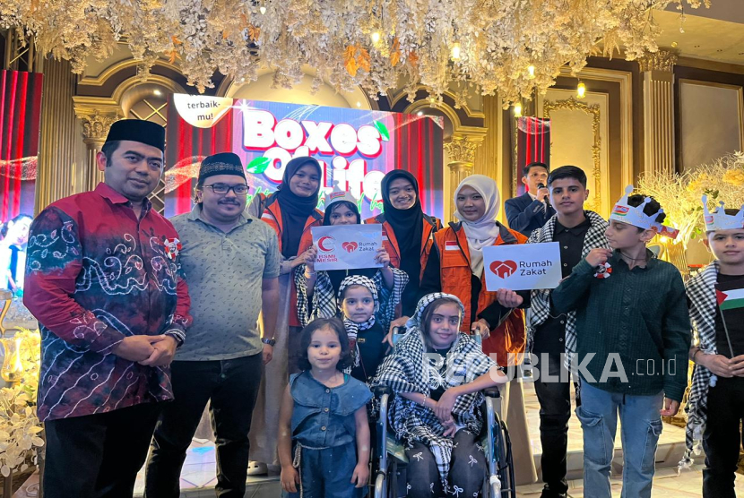 Rumah Zakat turut dalam Boxes of Life untuk menghimpun dan menyalurkan bantuan kepada rakyat Palestina di Mesir. Rumah Zakat juga telah menyalurkan bantuan kepada pengungsi Palestina yang berada di Yordania.  