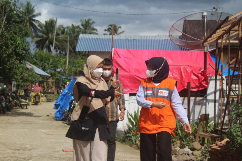 Rumah Zakat x Rumah Zakat Action x Salsabylasya kunjungi warga terdampak Gempa Pasaman Barat yaitu Lorong Panjang, Negari Kajai,  Talamau, Pasaman Barat.