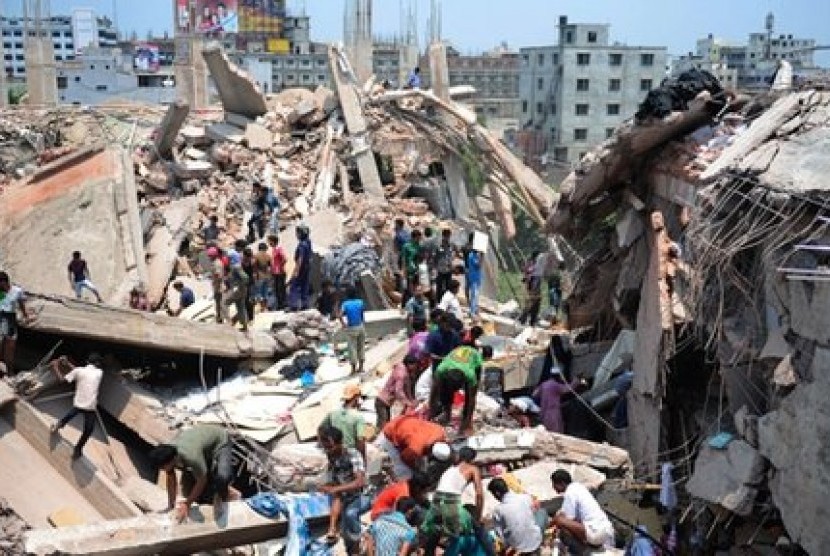 Runtuhan plasa di Dhaka yang roboh