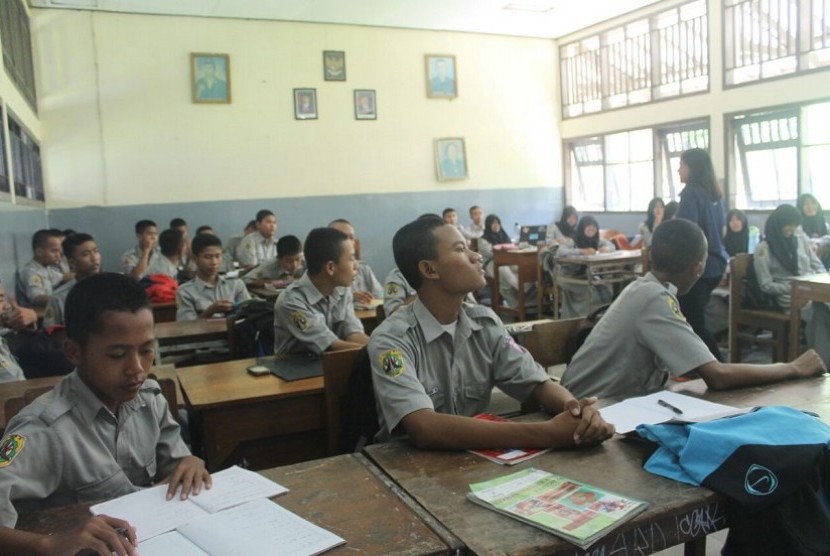 Ruri Putri Kriswanto, pembaharu muda Klaten yang juga pegiat Guyub Bocah Jateng DIY melakukan sosialisasi gyna mendukung penuh pemerintah mengaksesi FCTC