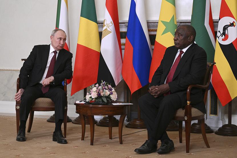  Rusia Vladimir Putindi Istana Constantine, St. Petersburg,pada Sabtu (17/6/2023) bertemu dengan delegasi perdamaian dari negara-negara Afrika 