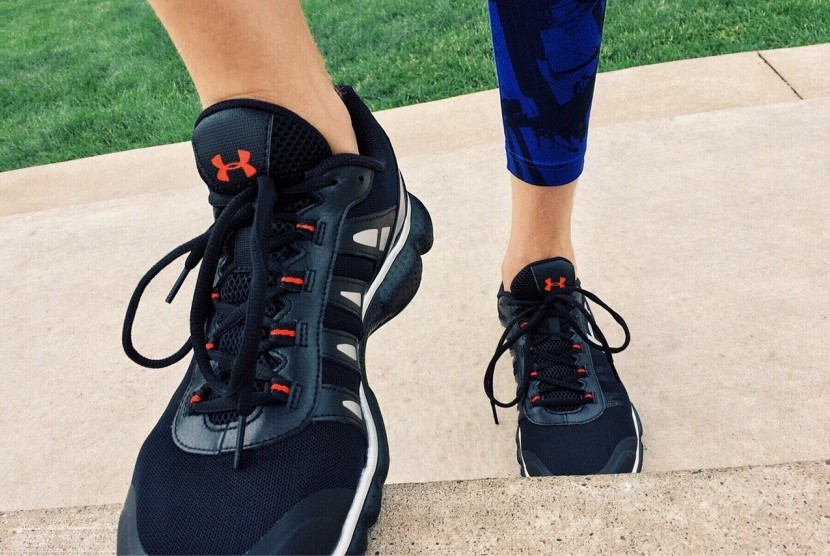 Rutin berjalan kaki dapat dilakukan sebagai langkah meningkatkan kebugaran tubuh.