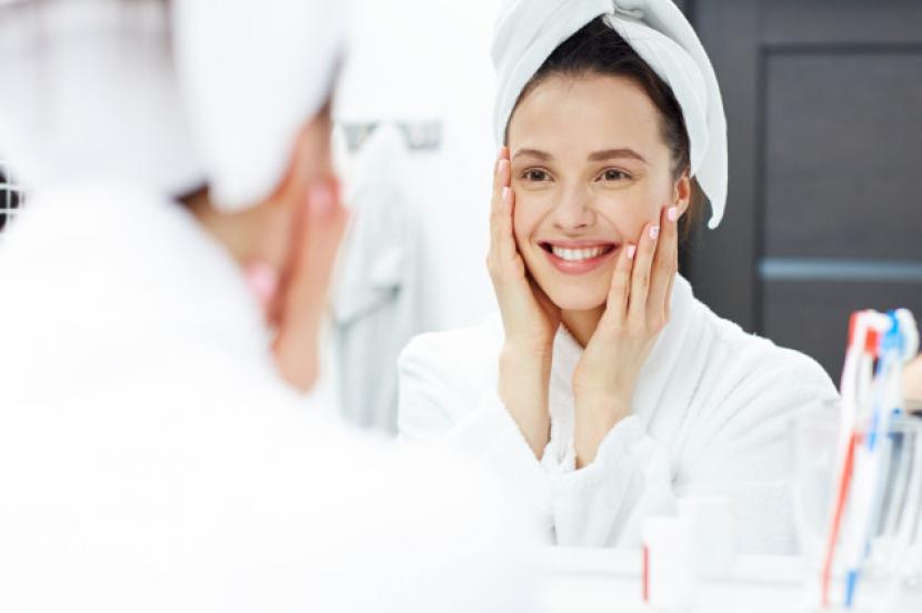 Bagi para pemula merawat wajah dengan menggunakan produk skincare bisa membingungkan.