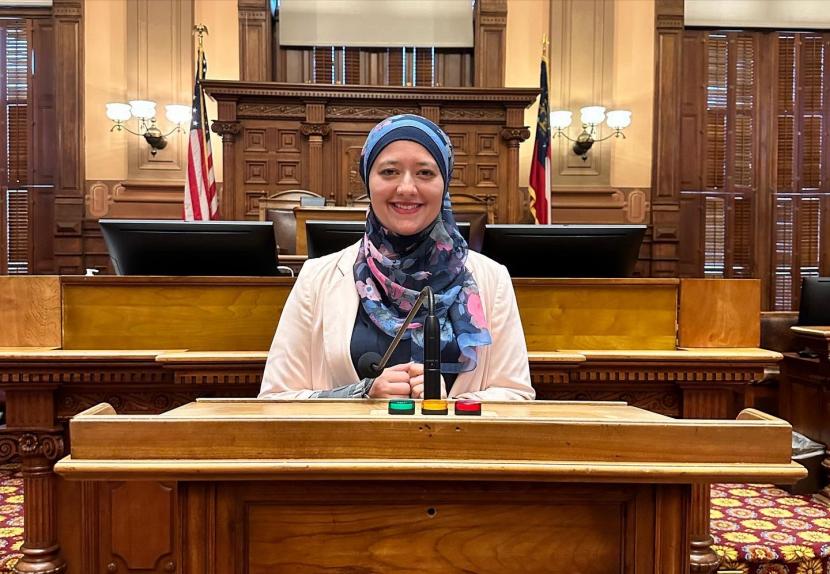 Ruwa Romman (29 tahun) menjadi orang Amerika keturunan Palestina pertama yang terpilih menjadi pejabat publik di negara bagian Georgia, AS.