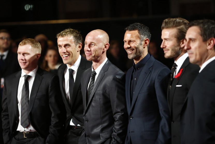 Ryan Giggs (ketiga kanan) di antara legenda Manchester United yang kerap dijuluki 'the Class of 92'.