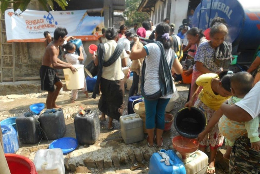  RZ (Rumah Zakat) menyalurkan 39.000 liter Air Bersih untuk 2.270 orang di Wonosgoro, Boyolali, Jawa Timur. 