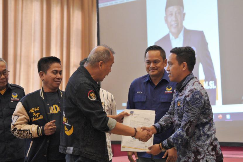 Saan Mustofa saat memberikan rekomendasikan dukungan Partai Nasdem untuk Sendi Fardiansyah di Pilwalkot Bogor.