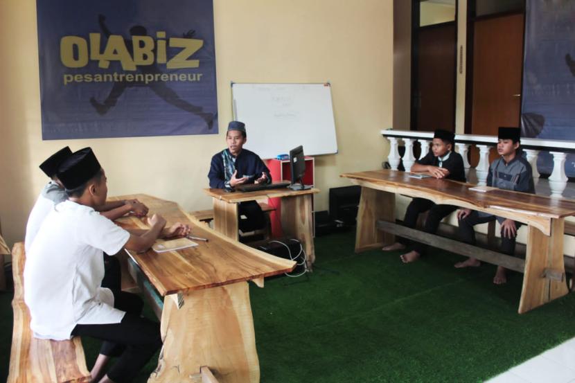 Saat ini Dompet Al-Quran Indonesia memiliki program istimewa yaitu mulai beroperasinya Pondok Pesantren Tahfidz Preneur OLABIZ 