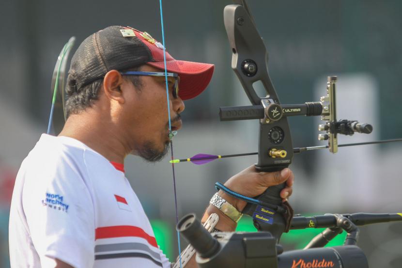 Sadikin, salah satu atlet para pemanah asal Indoensia yang diturunkan di kelas recurve men open.