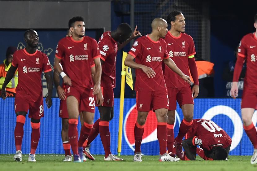 Para pemain Liverpool merayakan gol ke gawang lawan.