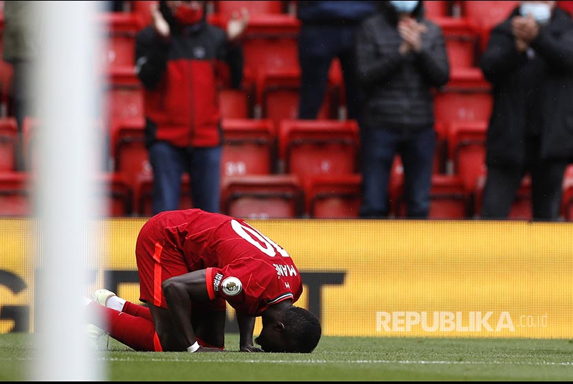 Sadio Mane merayakan gol pada laga antara Liverpool melawan Crystal Palace di Liverpool, Inggris, Ahad (23/5). Penampilan Mane menurun musim lalu.