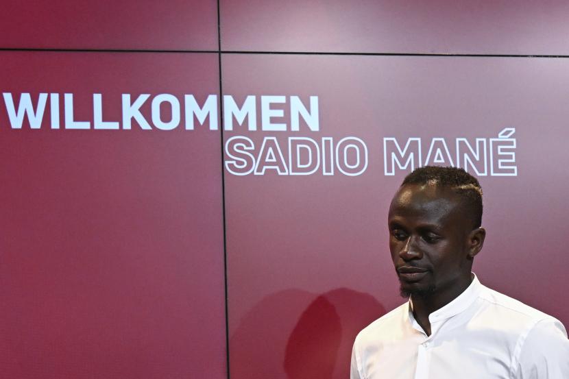  Sadio Mane tiba untuk presentasinya di Munich, Jerman, Rabu, 22 Juni 2022. Bayern Munich telah merekrut penyerang Senegal Sadio Mane dari Liverpool. Pembangkit tenaga listrik Bavaria mengatakan Mane yang berusia 30 tahun telah menandatangani kontrak hingga Juni 2025 dengan klub. 