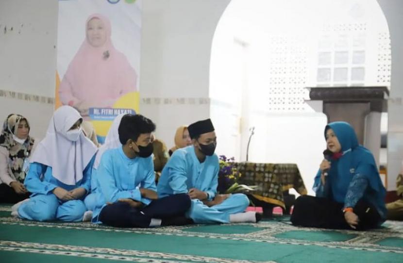 Safari Ramadhan ke masjid di SMP Kota Sukabumi dalam mendorong bermedsos sehat, Selasa (5/4/2022)