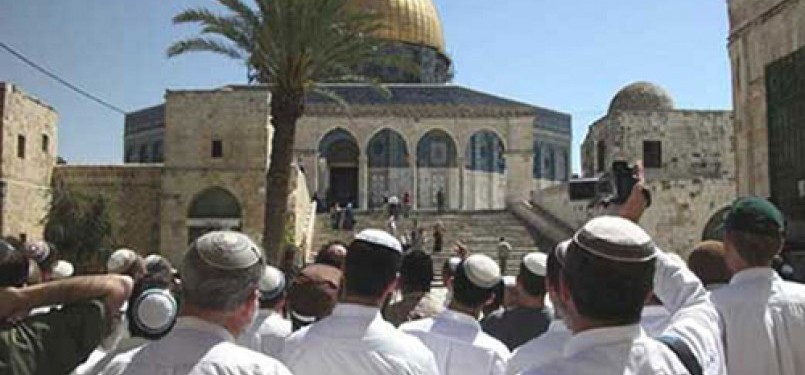 Safari Zionis ke Masjid al-Aqsha.