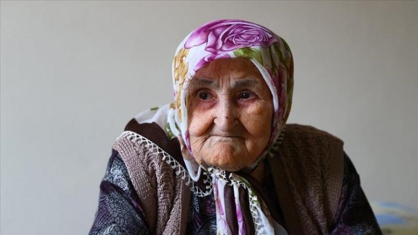 Nenek Turki 106 Tahun Saksikan Dua Pandemi Selama Hidupnya. Safiye Pehlivan, perempuan Turki yang menyaksikan dua pandemi dalam hidupnya.