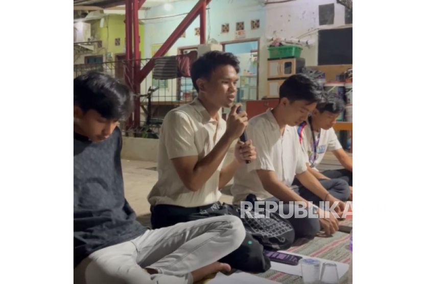 Sahdan Arya Maulana, mahasiswa Program Studi Teknik Industri Fakultas Teknik Universitas Muhammadiyah Jakarta terpilih secara demokratis sebagai Ketua RT 07 RW 08, Kelurahan Rawa Badak Selatan, Kecamatan Koja, Jakarta Utara.