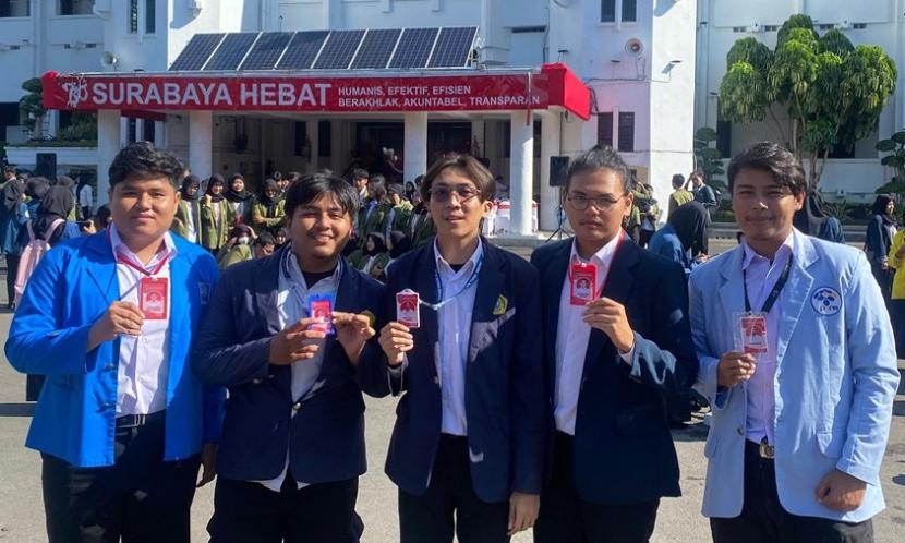 Said Muhammad Sahal Assegaff, mahasiswa Sistem Informasi dari Universitas BSI (Bina Sarana Informatika) kampus Pemuda meraih Golden Ticket untuk melanjutkan Magang Studi Independen Bersertifikat (MSIB) di Badan Pendapatan Daerah (BAPENDA) Kota Surabaya.