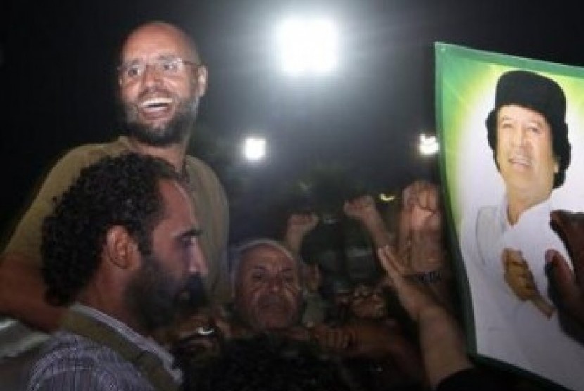 Libya mengeluarkan perintah penangkapan Saif Al Islam putra Qaddafi. Saif al Islam muncul di Tripoli. Ilustrasi