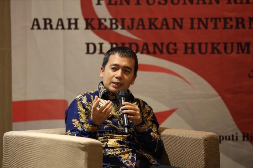Direktur Pusat Studi Pemikiran Pancasila, Syaiful Arif, mengatakan Sila Pertama Pancasila juga diperuntukkan untuk agama selain Islam