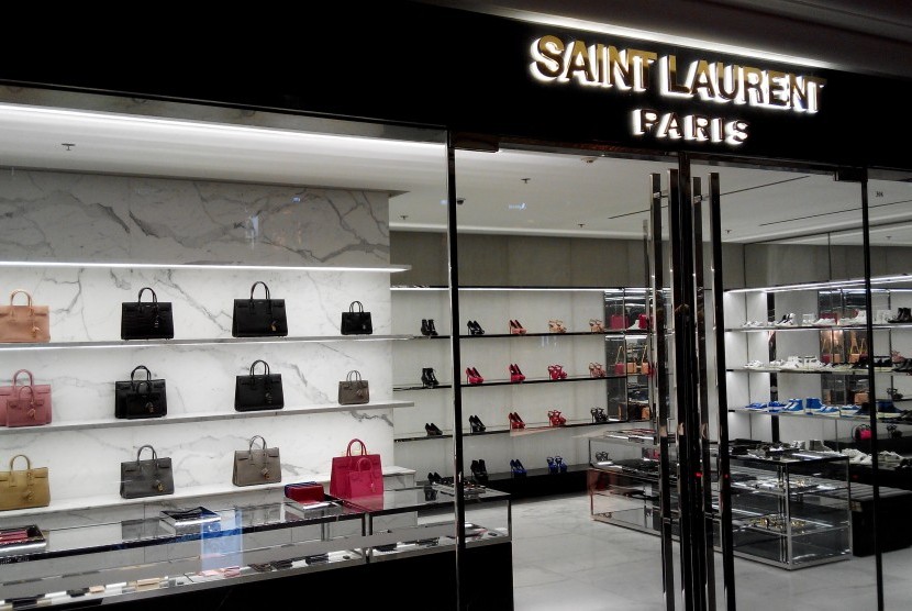  Label mewah asal Prancis, Saint Laurent, memutuskan mundur dari pagelaran Paris Fashion Week musim ini (Foto: ilustrasi toko Saint Laurent)