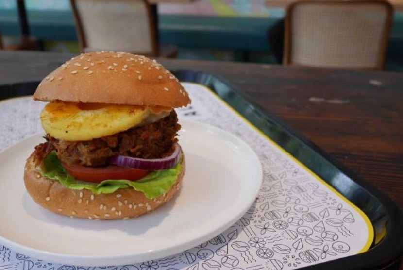 Sajian Hawaiian Burger yang dihidangkan di restoran vegan The Alley di Melbourne.