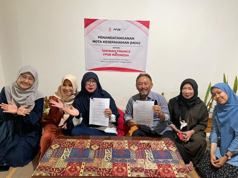 Sakinah Finance melakukan penandatanganan MoU dengan FPSB (Financial Planning Standards Board) Indonesia di kantor Sakinah Finance.