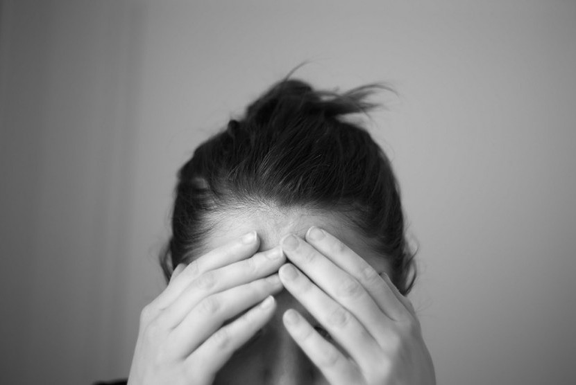 Sakit kepala (Ilustrasi). Sakit kepala berat dapat menjadi gejala yang mendahului serangan strok.