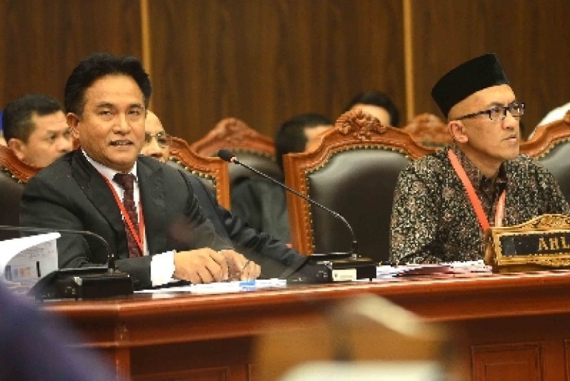  Saksi ahli dari tim Prabowo-Hatta, Yusril Ihza Mahendra