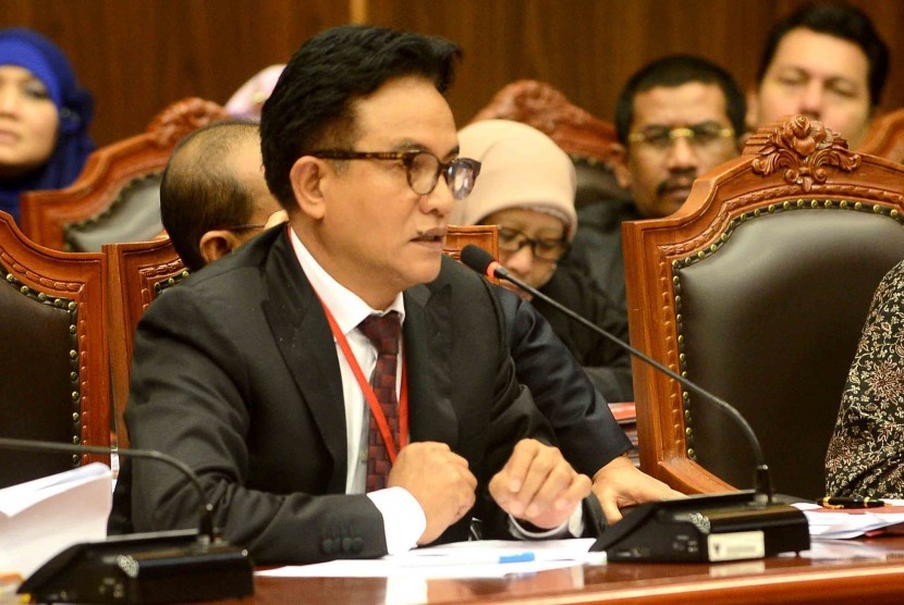 Saksi ahli dari tim Prabowo-Hatta, Yusril Ihza Mahendra memberikan kesaksiannya dalam sidang ketujuh Perselisihan Hasil Pemilihan Umum (PHPU) Presiden dan Wakil Presiden di Gedung Mahkamah Konstitusi (MK), Jumat (15/8).