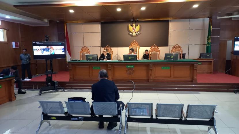 Saksi ahli Suhandi Cahaya memberikan keterangan di sidang praperadilan Pegi Setiawan di PN Bandung, Rabu (3/7/2024). Kuasa hukum Pegi Setiawan menghadirkan lima orang saksi dalam persidangan tersebut. 