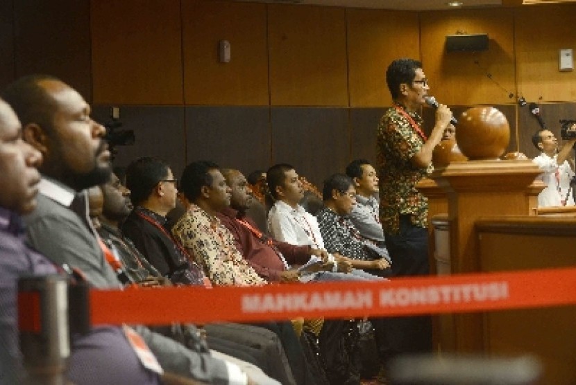 Saksi kubu Jokowi-JK memberikan keterangan di sidang gugatan Pilpres 2014 di gedung MK, Jakarta, Kamis (14/8). 