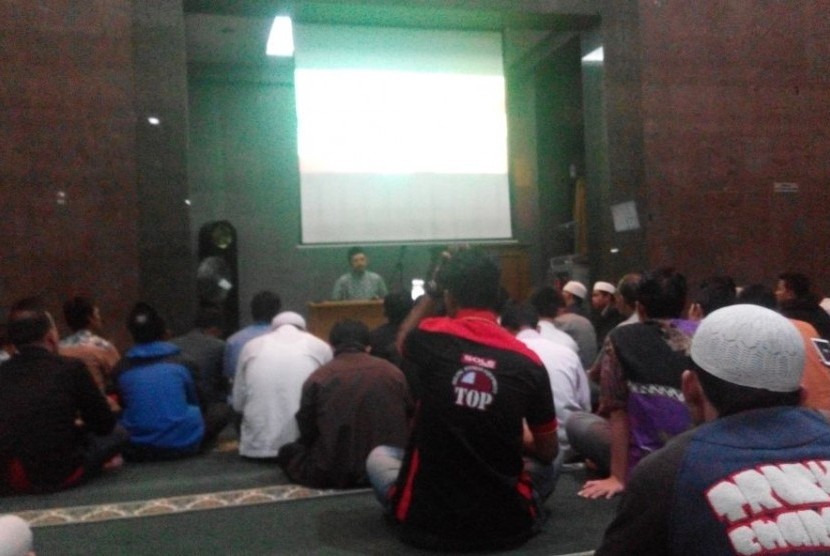 Salah satu acara kajian Islam di Masjid Alumni IPB.