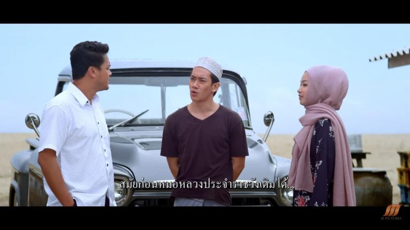 Salah satu adegan dalam film komedi romantis Thailand berjudul Ruk Na, Soup Soup. Film mengangkat tentang kehidupan Muslim di selatan Thailand. Film ini juga dibintangi sejumlah aktor dan aktris Muslim.