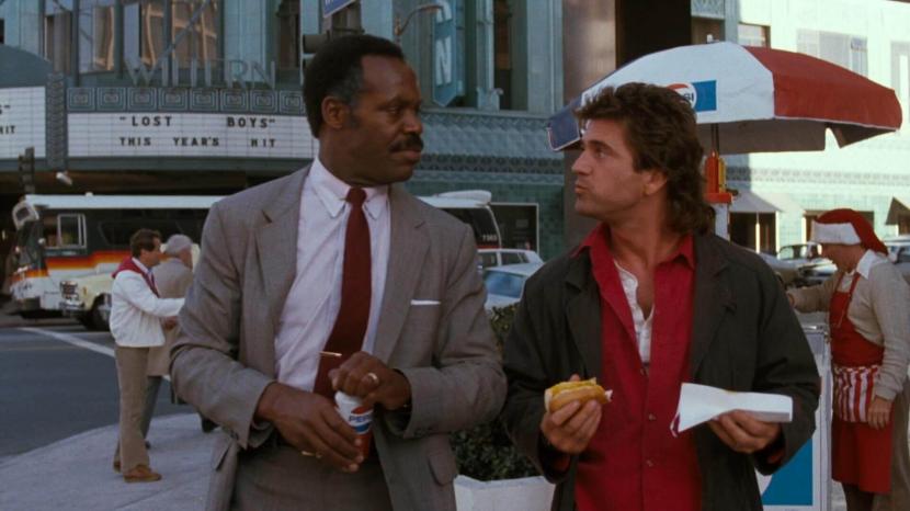 Salah satu adegan dalam film Lethal Weapon.