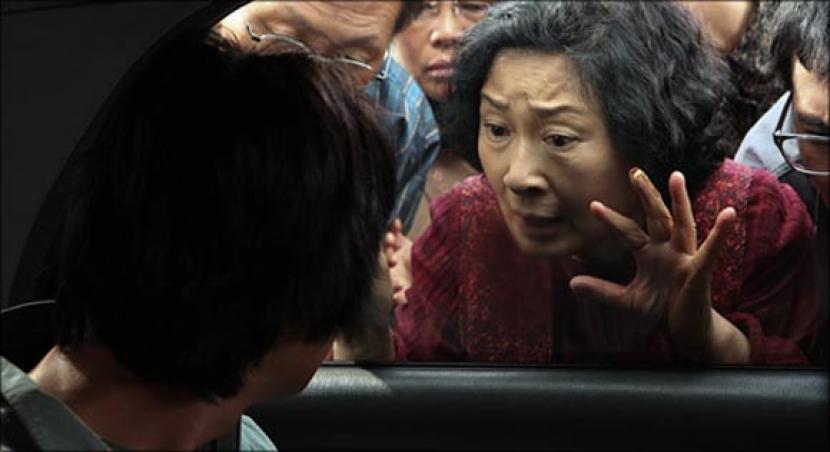 Salah satu adegan dalam film Mother asal Korea Selatan.