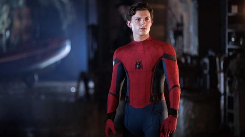 Tom Holland dalam salah satu adegan dalam film Spider-Man: Far from Home. Selain Holland, Tobey Maguire dan Andrew Garfield juga pernah memainkan sosok Peter Parker di Spider-Man.