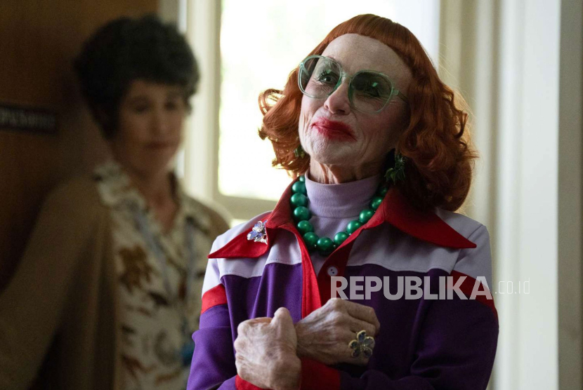 Sutradara Weapons Siapkan Film Prekuel tentang Penyihir Aunt Gladys