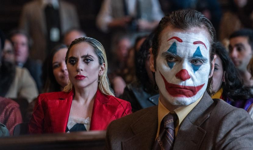 Salah satu adegan di film Joker: Folie a Deux. Komika, Tim Dillon, yang berperan sebagai penjaga keamanan Arkham Asylum di film Joker: Folie a Deux memberikan kritikan terhadap film tersebut.