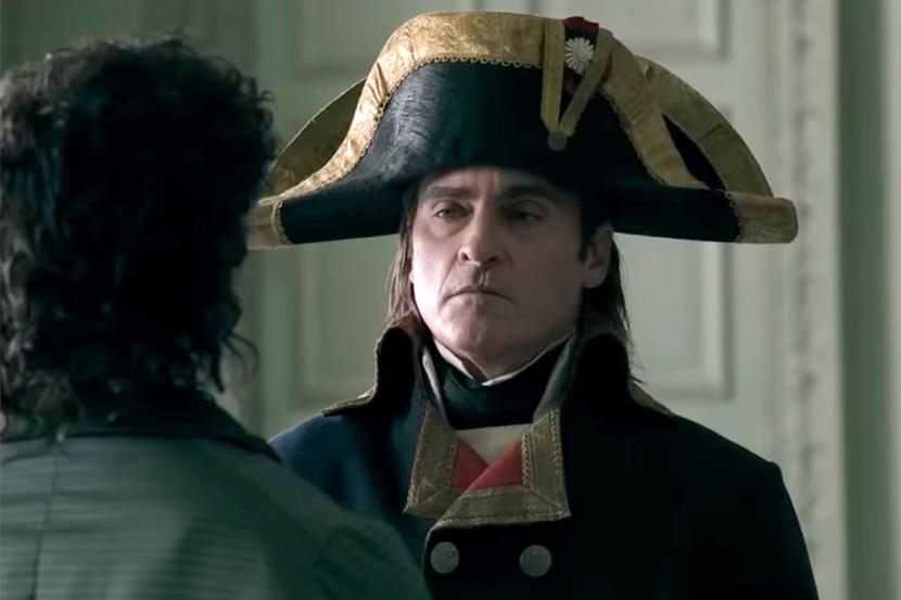Aktor Joaquin Phoenix dalam salah satu adegan di film Napoleon. Dua film Phoenix yang tayang pada 2023 mendapat skor kurang memuaskan di situs ulasan film Rotten Tomatoes.