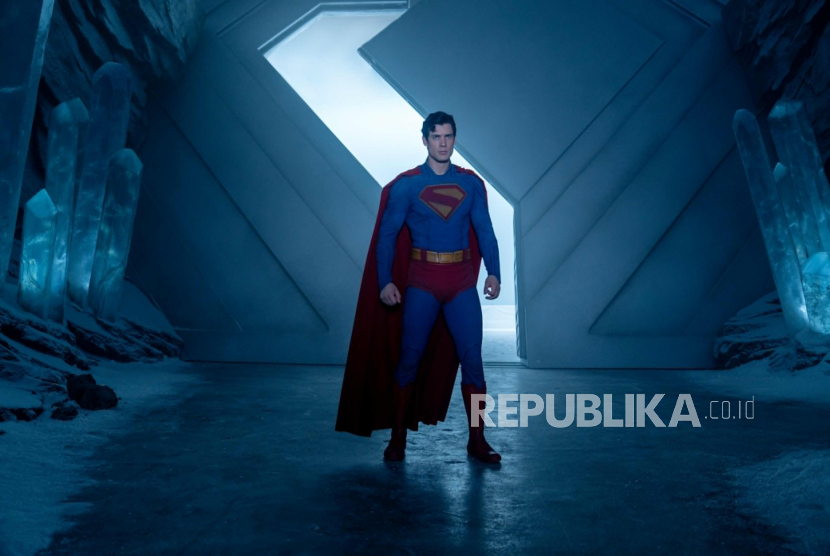 Salah satu adegan di film Superman. Adegan ciuman antara Superman dan Louis Lane dalam film Superman yang tayang di India disensor.
