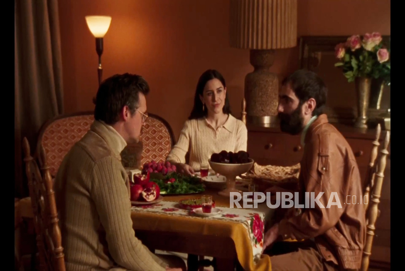 Salah satu adegan di film Universal Language. Film ini tayang di KlikFilm sejak 25 Agustus 2025.