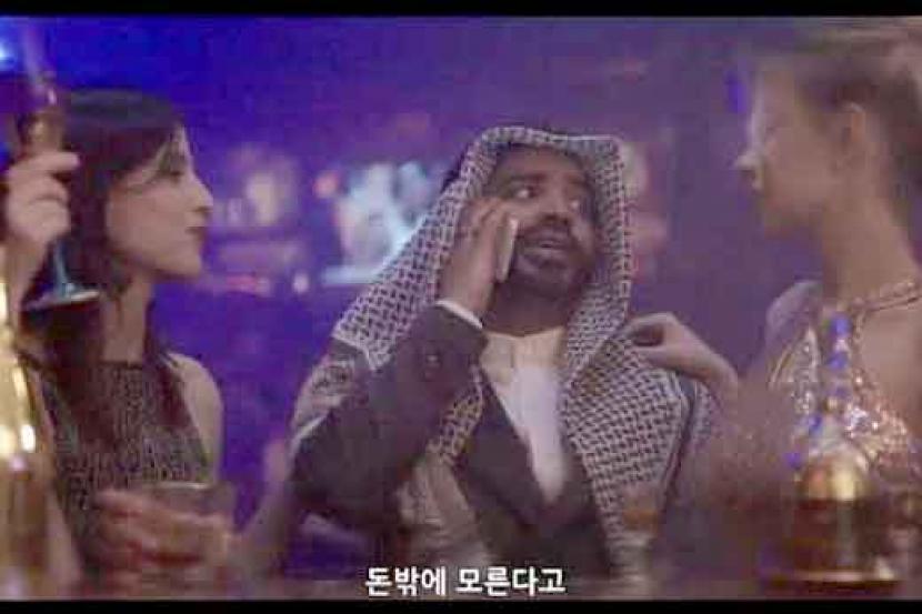 Salah satu adegan di serial drama King The Land. Penggambaran Pangeran Arab Saudi di serial drama mendatangkan kritik.