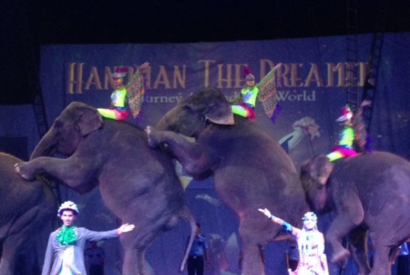 Salah satu adegan sirkus di Hanoman The Dreamer