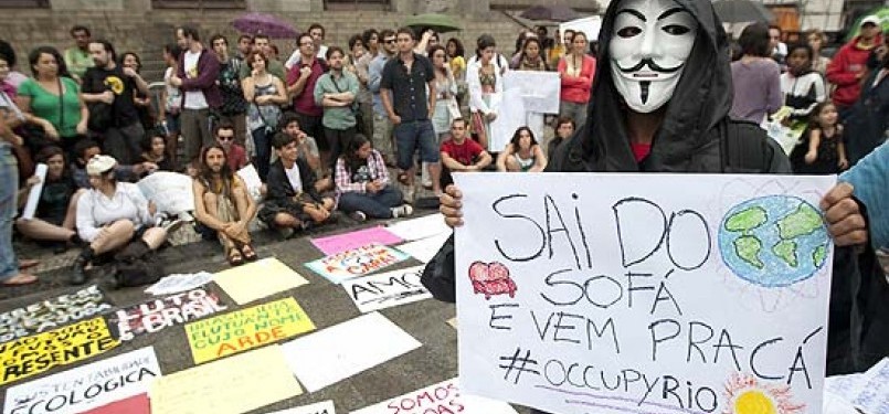 Salah satu aksi dalam demonstasi 'Occupy Rio'