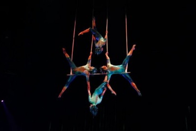 Salah satu aksi pertunjukan Cirque du Soleil, kelompok sirkus ternama asal Prancis