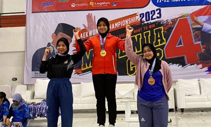 Salah satu atlet Poomsae Taekwondo Kampus Digital Bisnis Universitas Nusa Mandiri (UNM) kembali sukses bawa medali dalam kejuaraan Milenia Cup 4 Taekwondo Championship 2023.